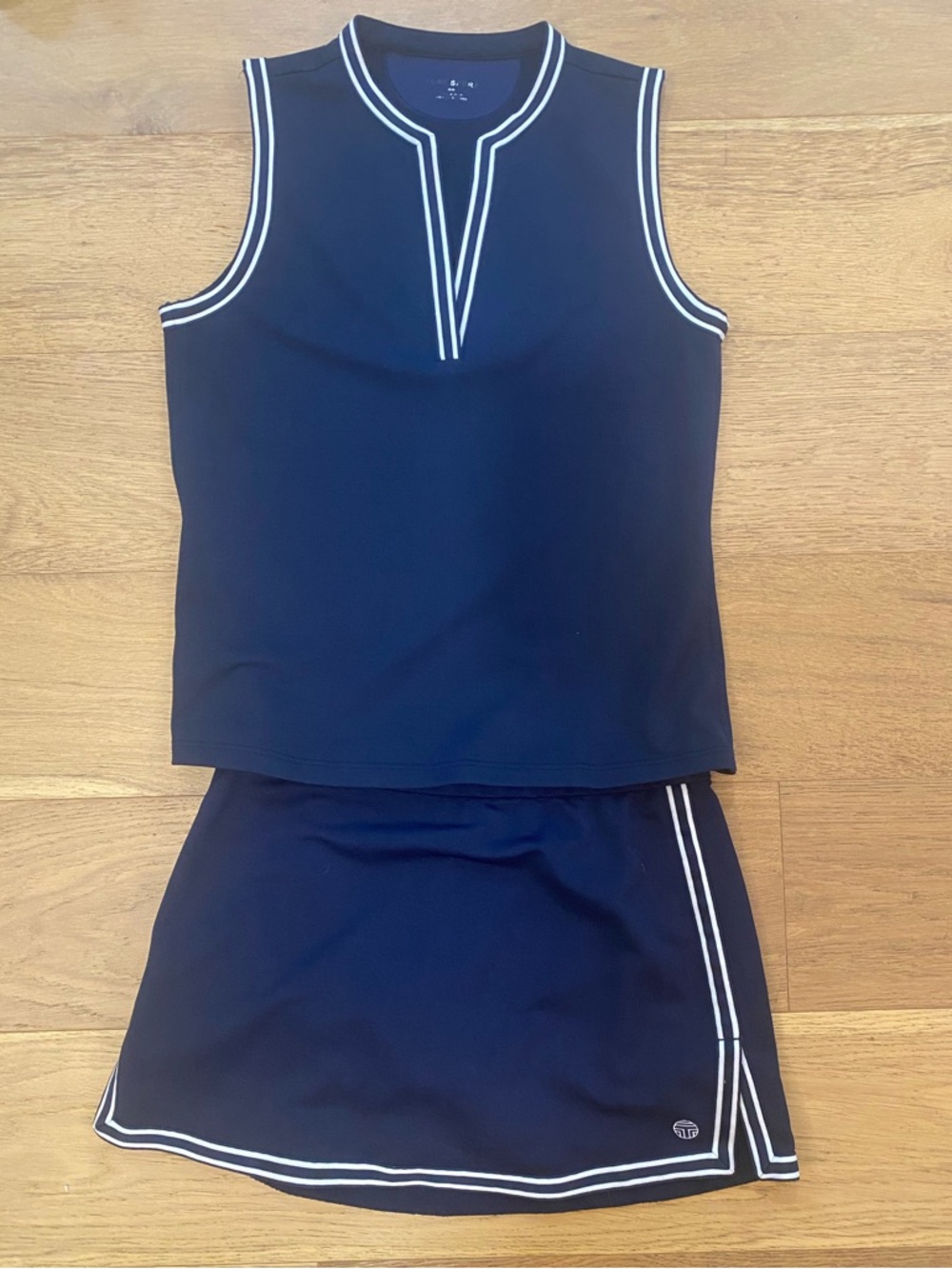 Tory Sport womens Navy Sleeveless active Tennis Top & Skirt Set White Trim VGUC